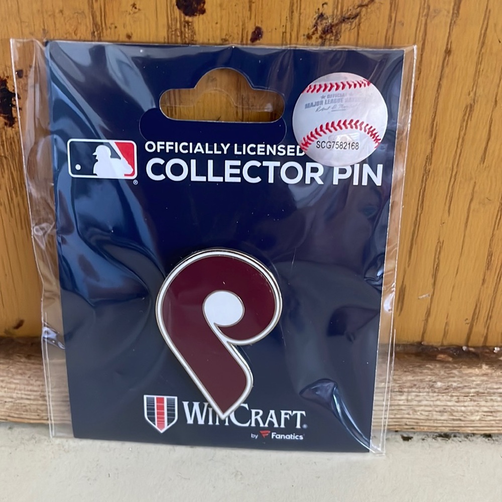 Philadelphia Phillies retro pin hat lapel collector